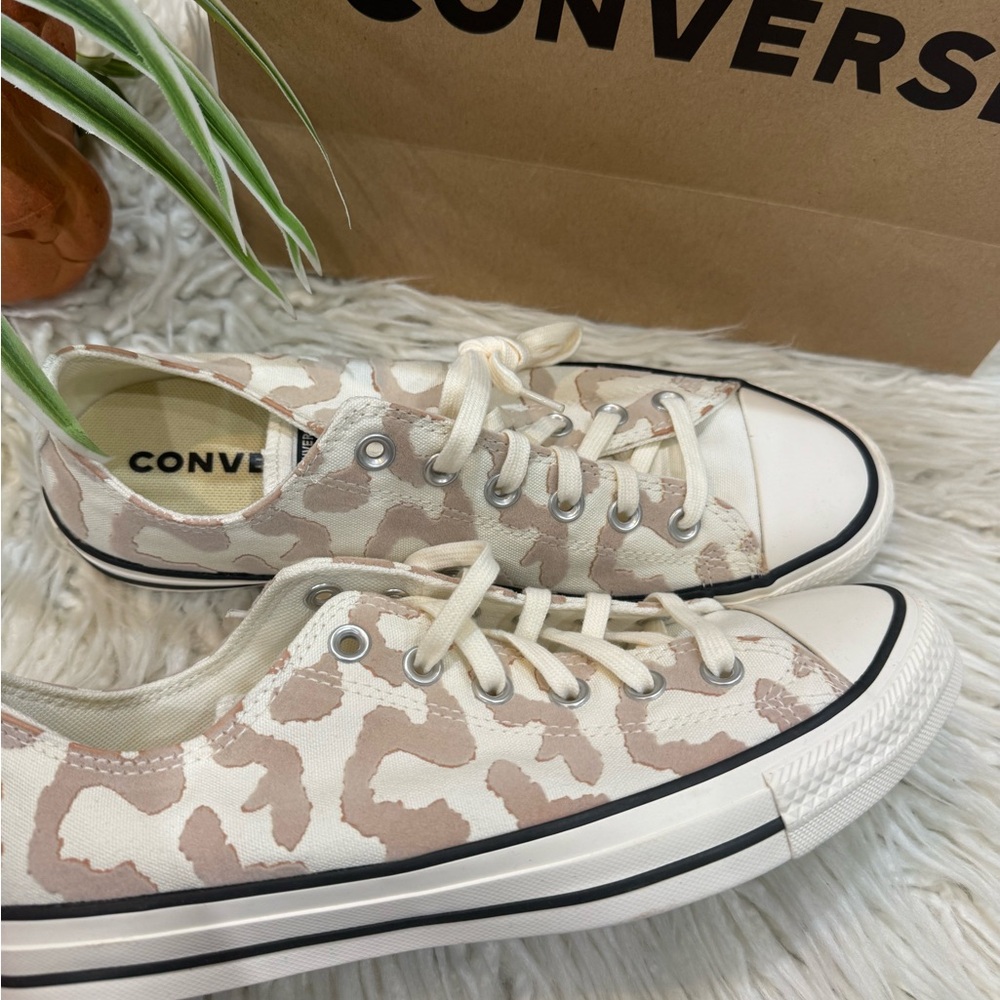 Converse Women's Cream and White Patterned Sneakers